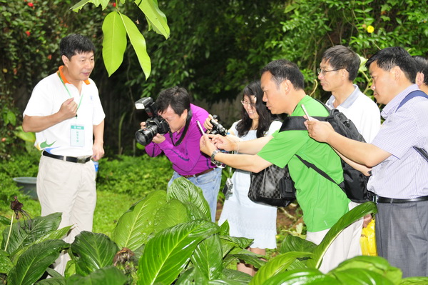 Special tours guided by director and professors mark International Biodiveristy Day