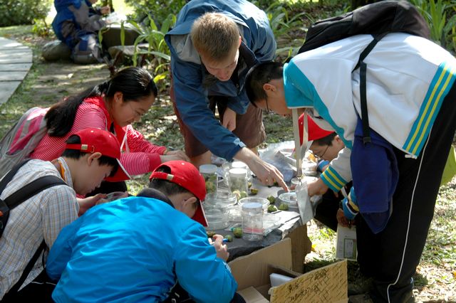 XTBG scientists closely work with adolescents