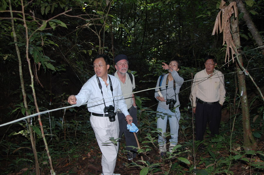 Tropical Biologist W. John Kress visits XTBG
