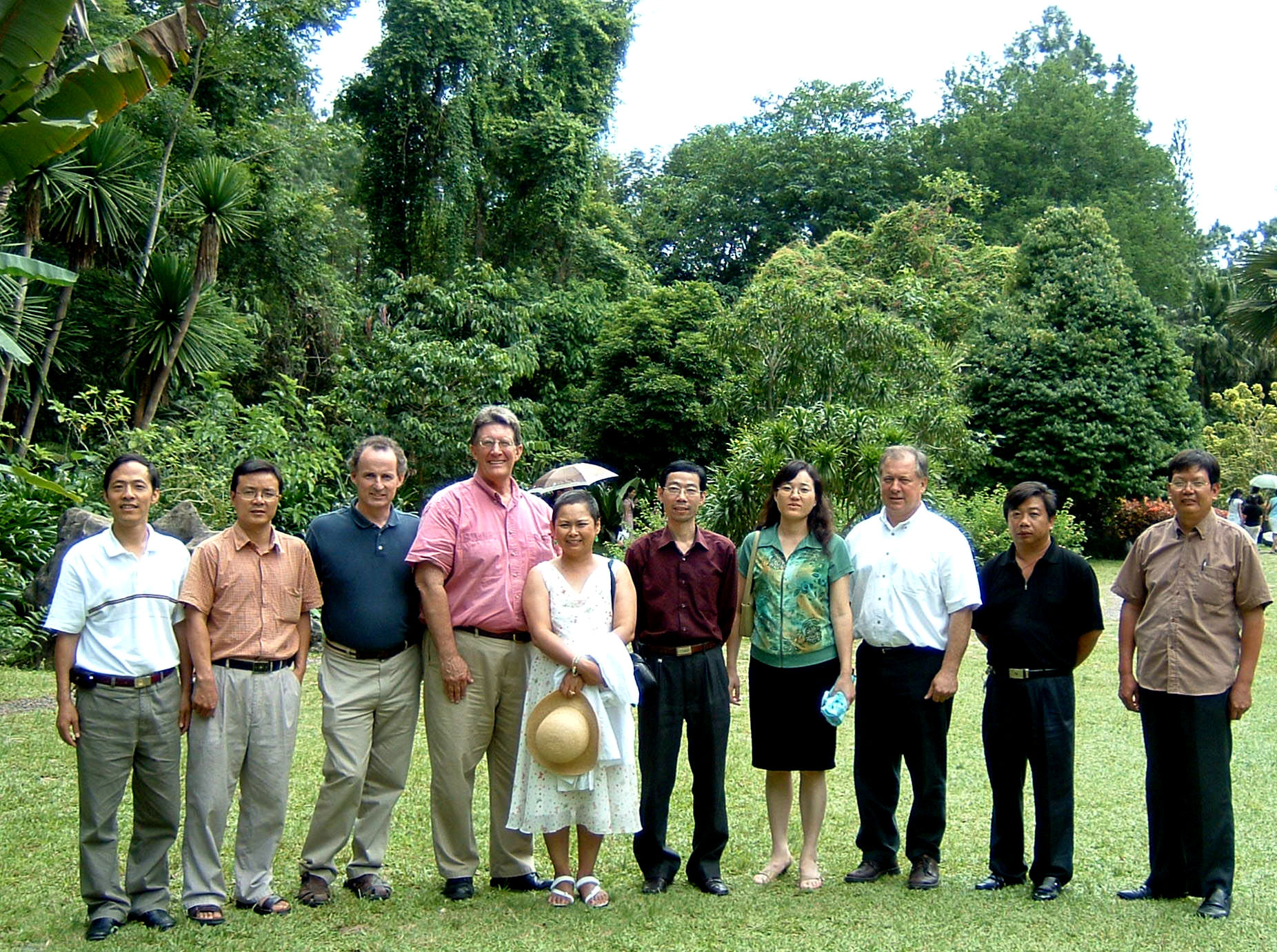 Dean Victor D. Phillips Makes His Second Visit to XTBG