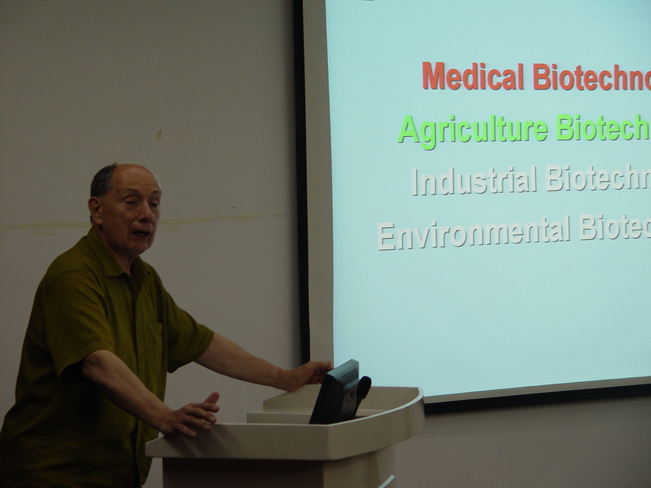 President Marc van Montagu of European Federation of Biotechnology visits XTBG